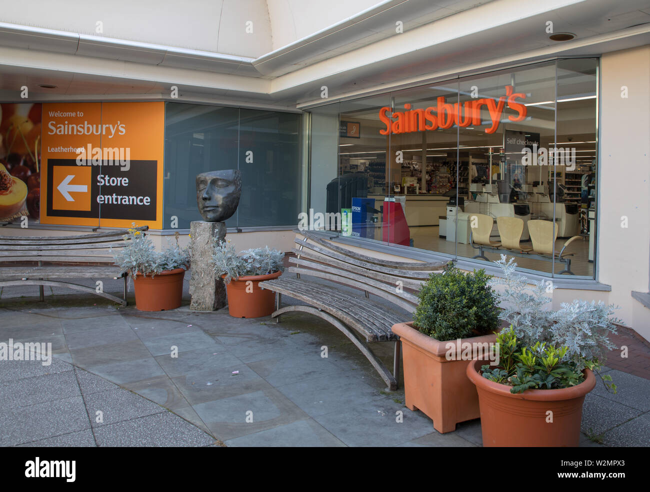 Shopping in leatherhead hires stock photography and images Alamy