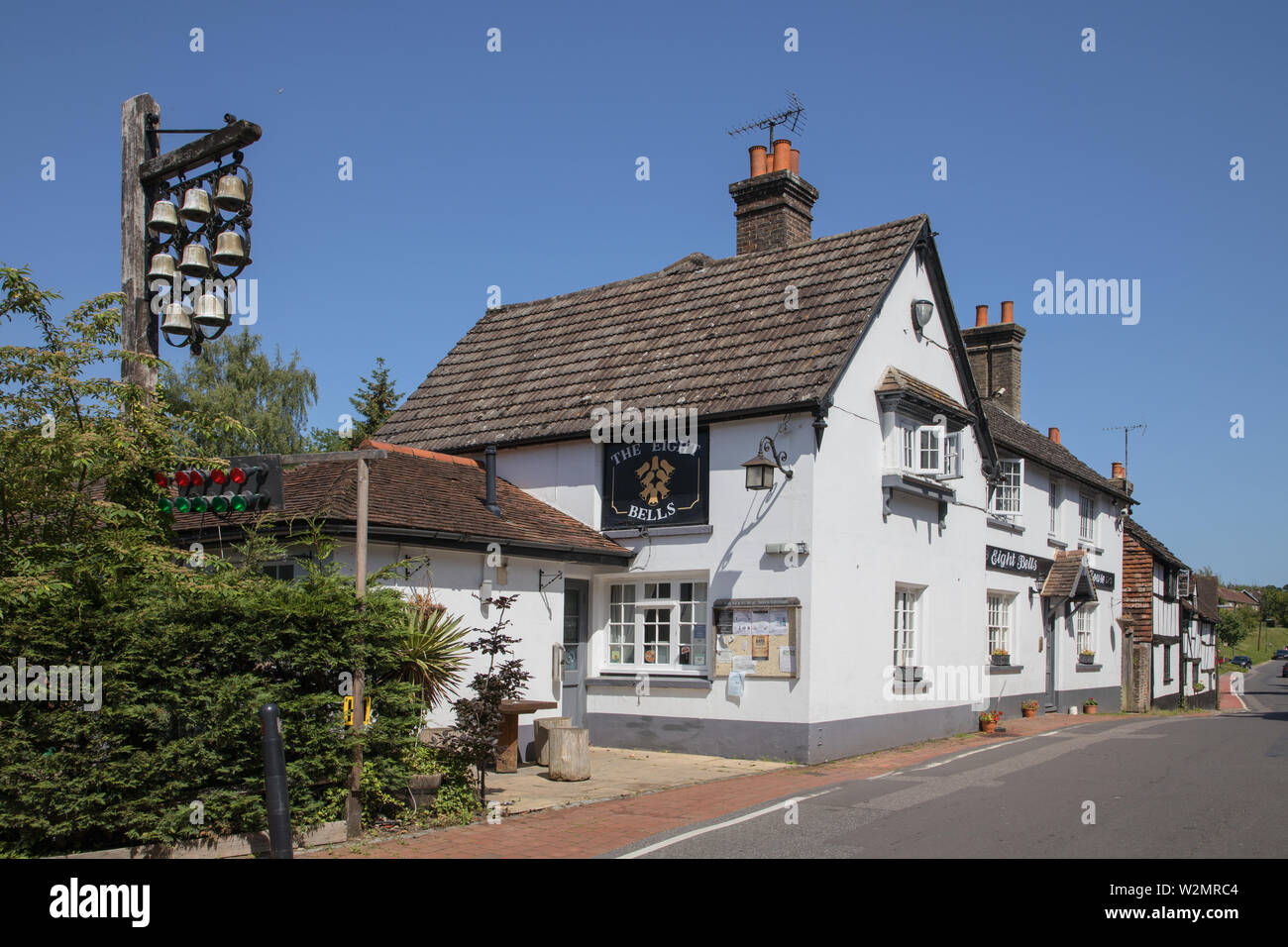 8 bells pub hi-res stock photography and images - Alamy