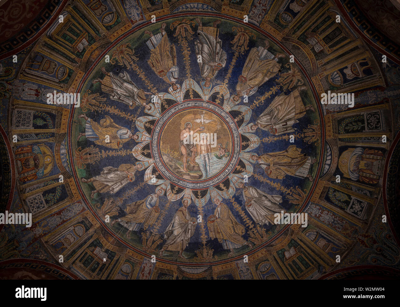 Baptisterium der Kathedrale von Ravenna (auch Baptisterium der Orthodoxen, Battistero Neoniano oder Neonische Taufkapelle genannt), 5. Jahrhundert, Bl Stock Photo