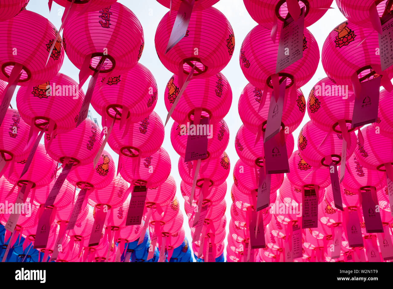 Traditional korean lantern hires stock photography and images Alamy