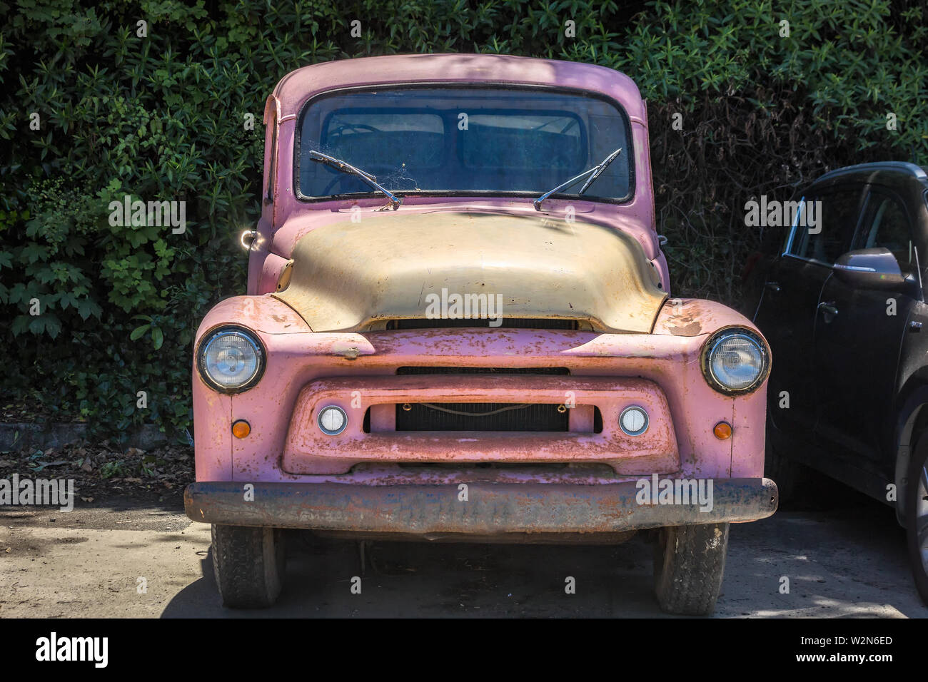 Rusty british cars hi-res stock photography and images - Alamy