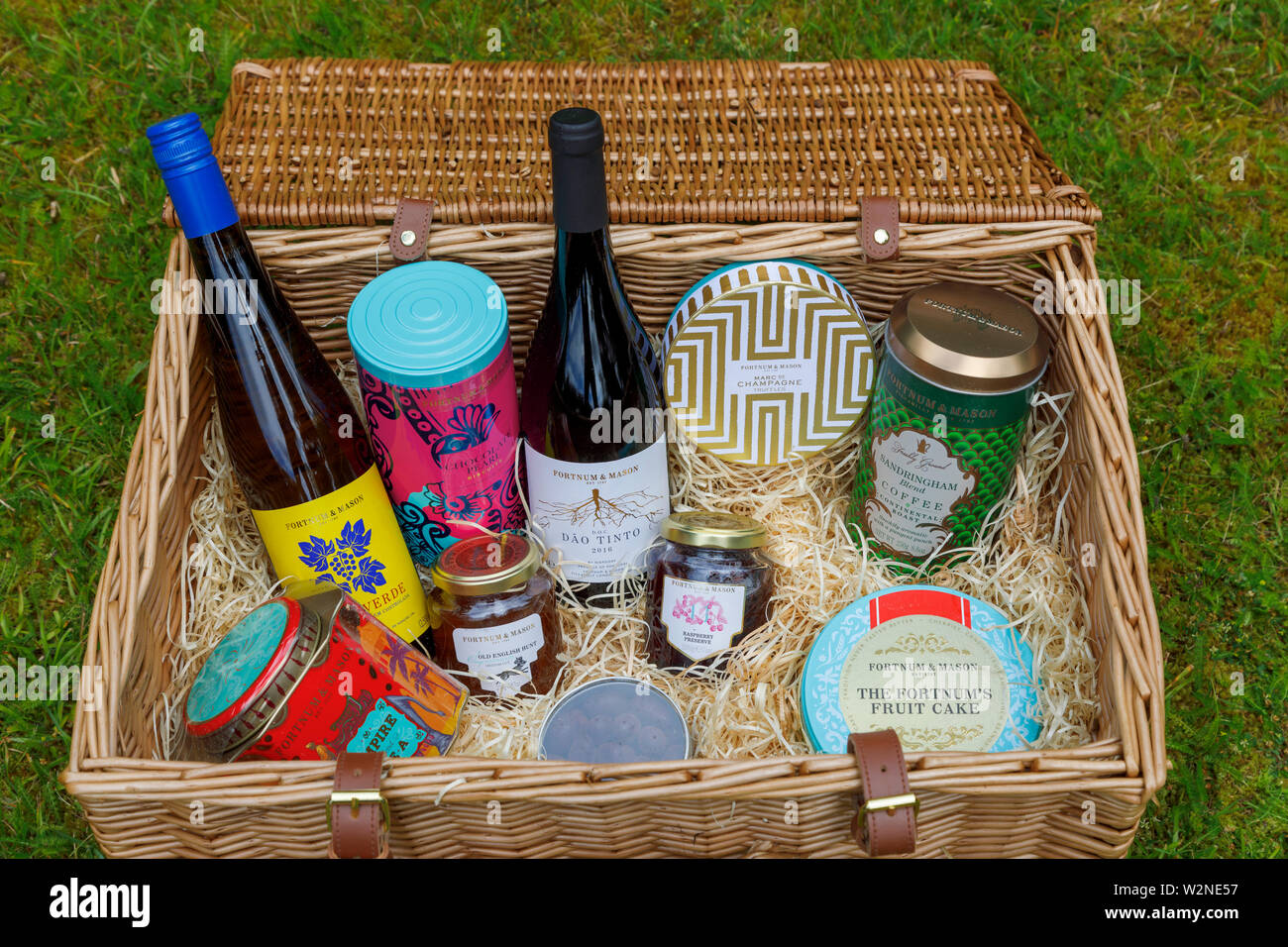 Luxury lifestyle: Fortnum & Mason traditional wicker basket picnic hamper  (the Grosvenor Hamper) with open top showing contents outdoors on grass  Stock Photo - Alamy
