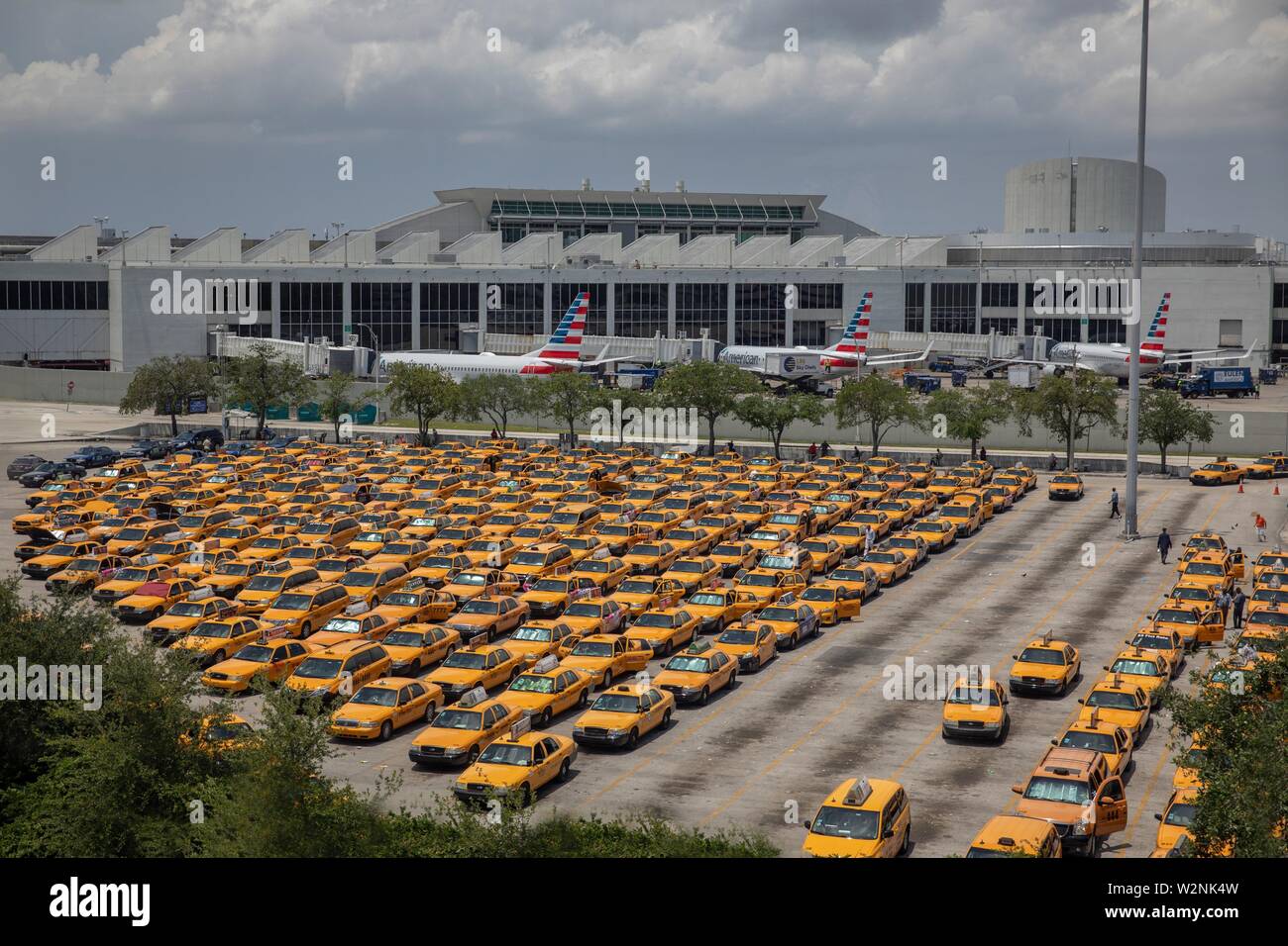 Parking of the airport hires stock photography and images Alamy