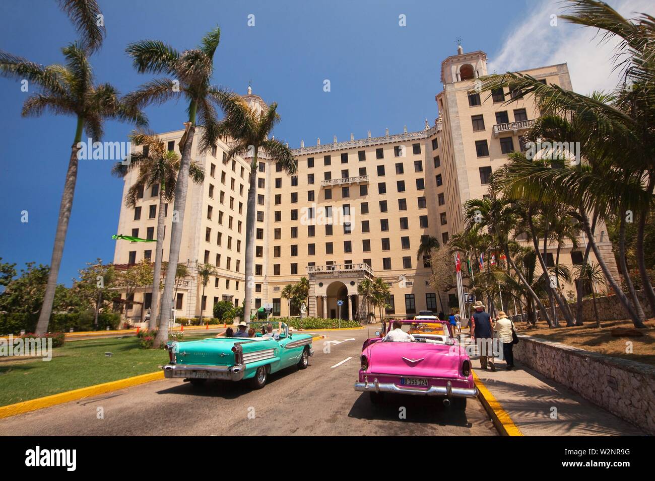 Old american cars in front of Hotel Nacional in Vedado district, Havana, La Habana, Cuba, West Indies, Central America Stock Photo
