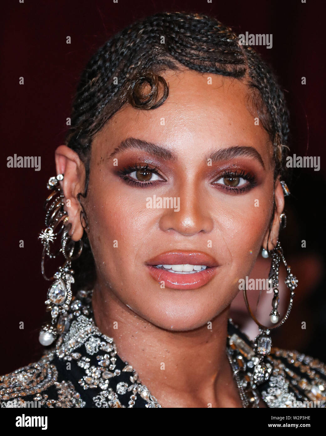 HOLLYWOOD, LOS ANGELES, CALIFORNIA, USA - JULY 09: Singer Beyonce Knowles Carter wearing an outfit by Alexander McQueen and Lorraine Schwartz jewelry arrives at the World Premiere Of Disney's 'The Lion King' held at the Dolby Theatre on July 9, 2019 in Hollywood, Los Angeles, California, United States. (Photo by Xavier Collin/Image Press Agency) Stock Photo