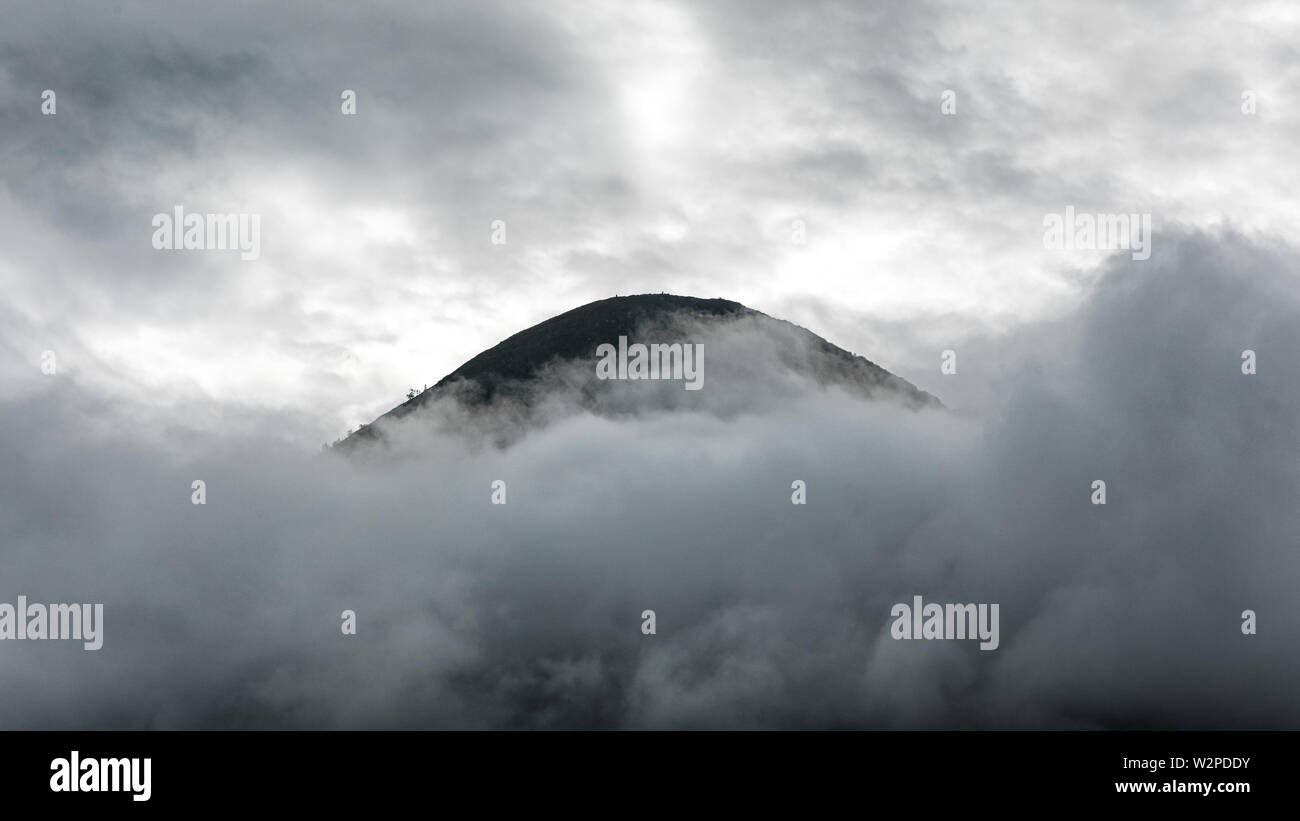 Peaking through the clouds hi-res stock photography and images - Alamy