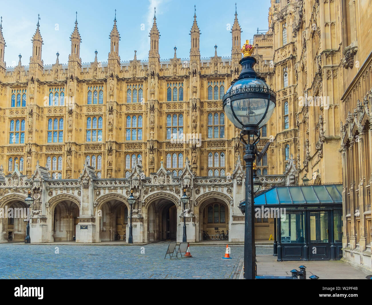 View of the New Palace Yard of the Westminster Palace and the Houses of Parliament, London, UK. Stock Photo