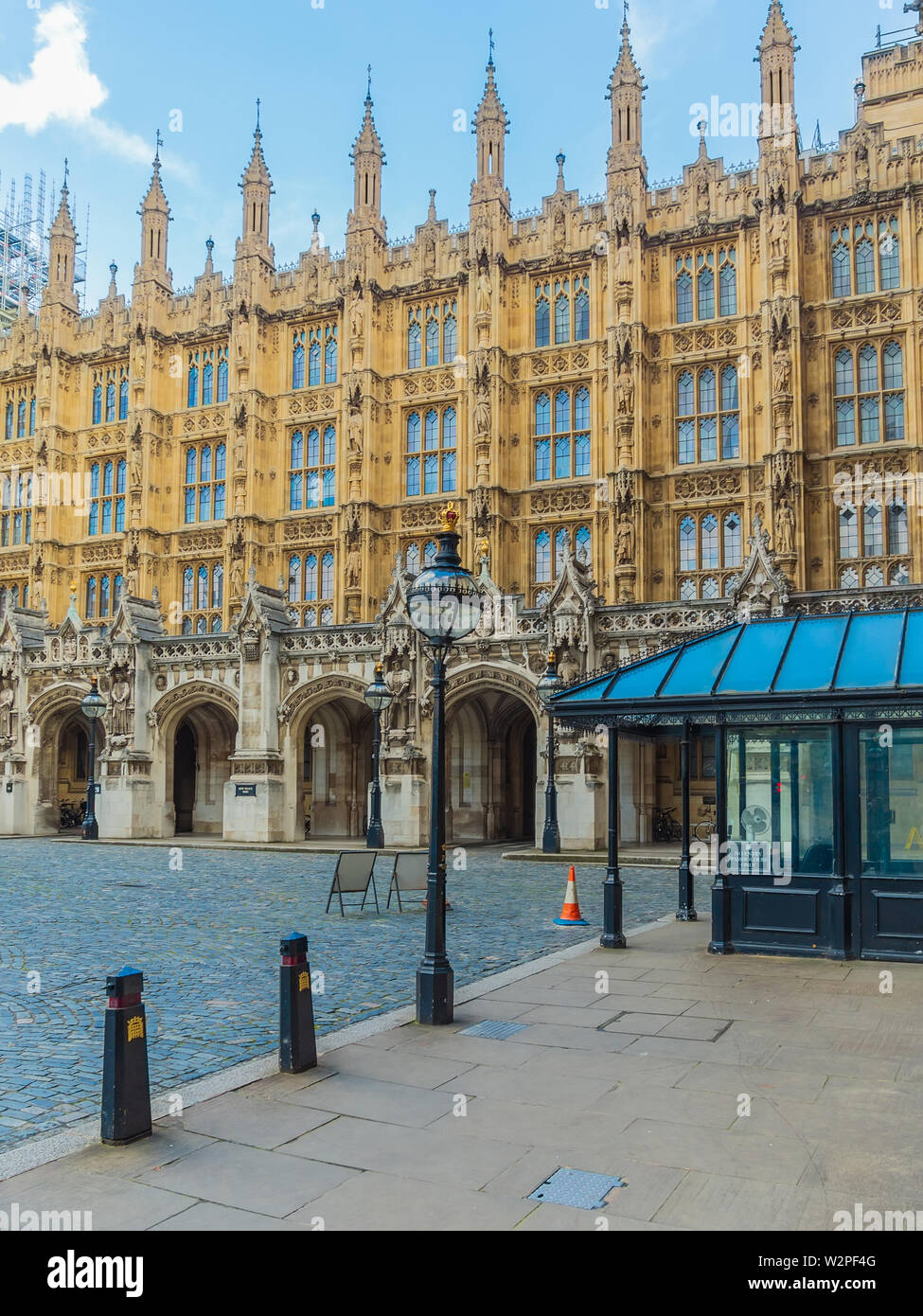 View of the New Palace Yard of the Westminster Palace and the Houses of Parliament, London, UK. Stock Photo