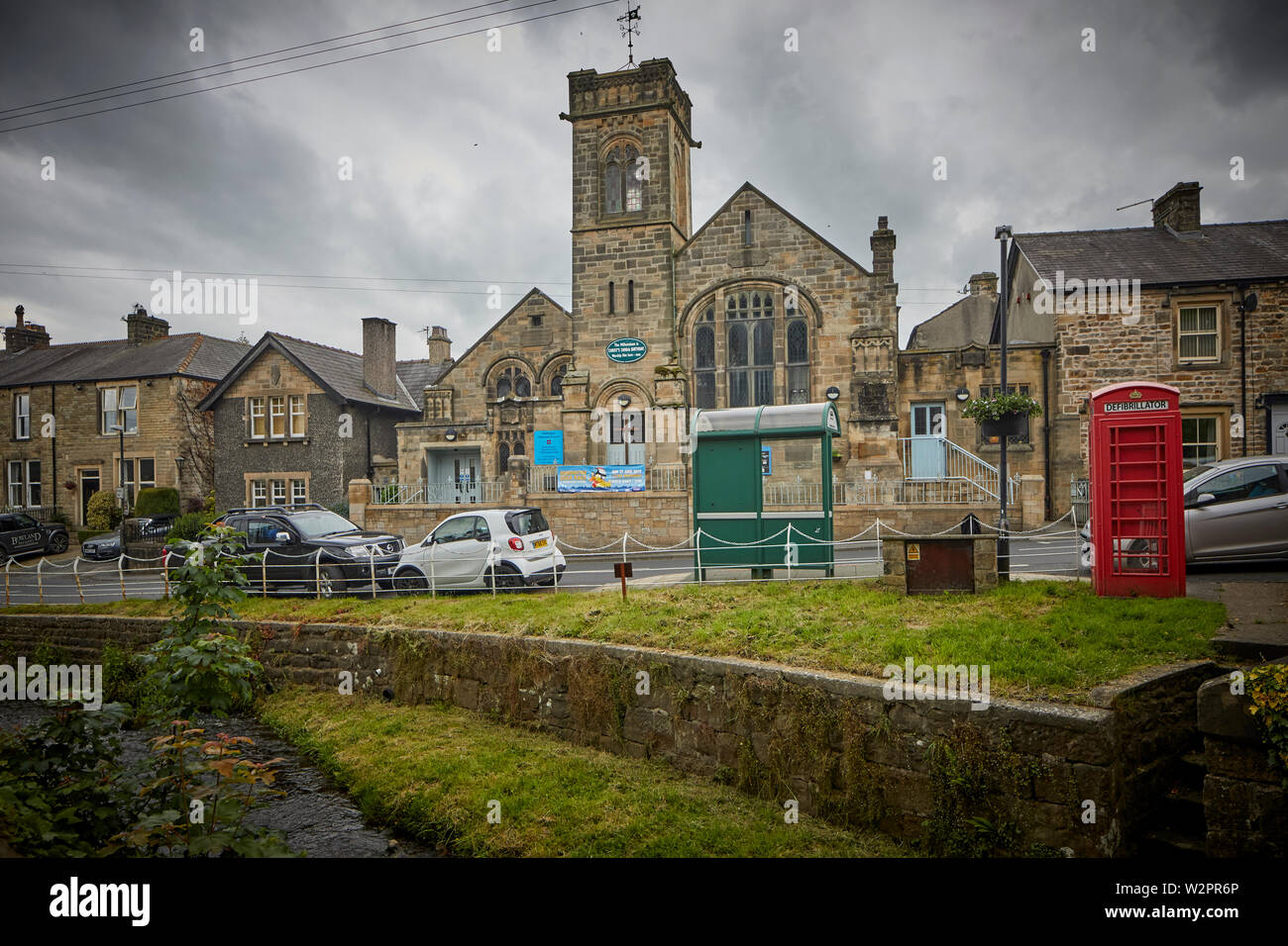 Waddington small picturesque village near Clitheroe in the Ribble Valley, Lancashire, Waddington Methodist Church in The Square with hr brook running Stock Photo