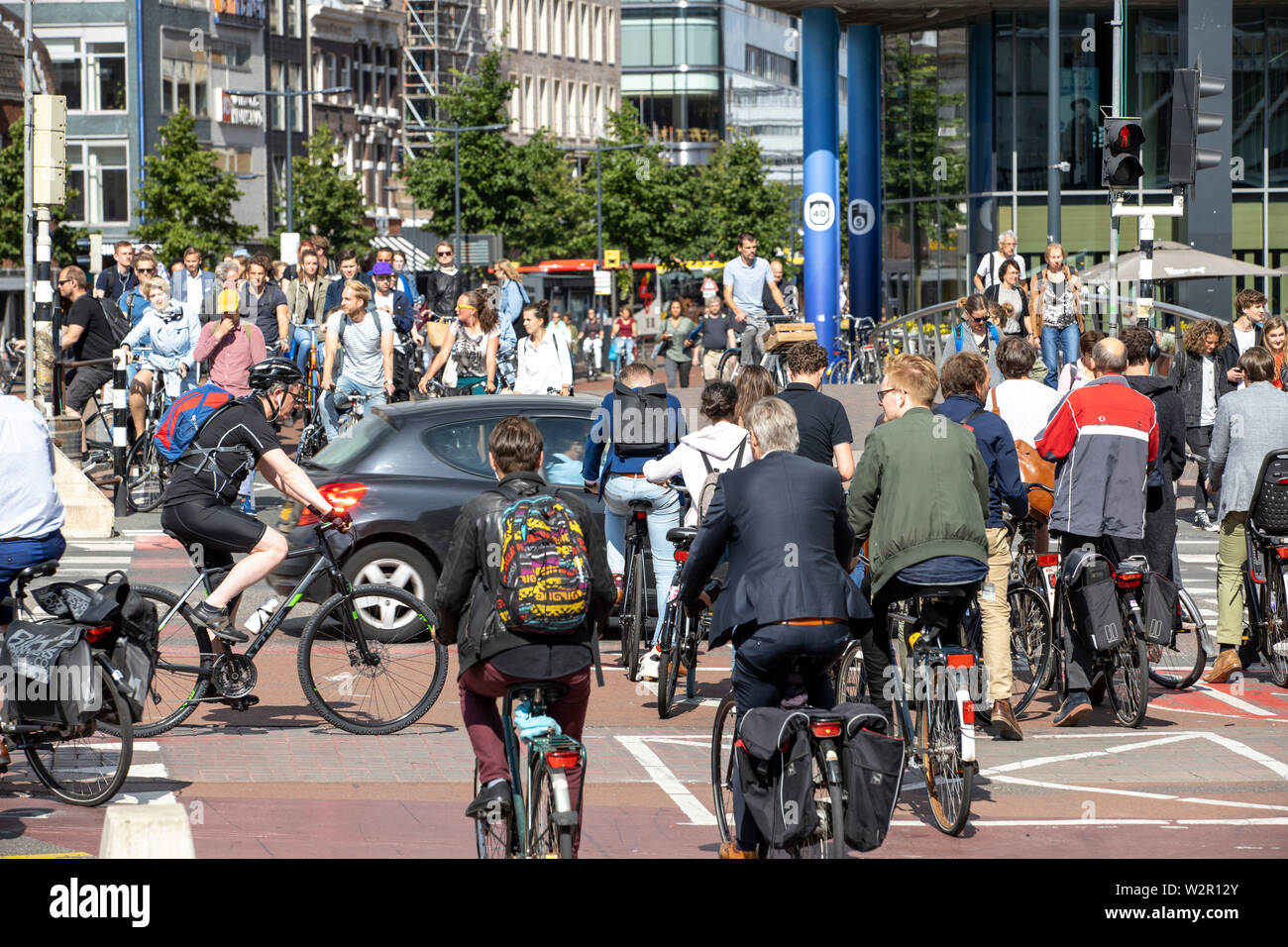 Utrecht, Netherlands, bicycle traffic in the city center, 60% of Utrecht citizens travel by bike into the city, inner city cycle path, path, cy Stock Photo - Alamy