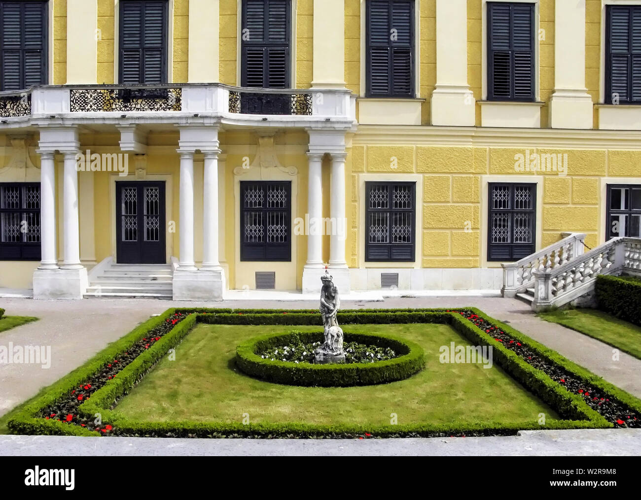 West facade and gardens, The Schonbrunn Palace, near Vienna, Austria Stock Photo