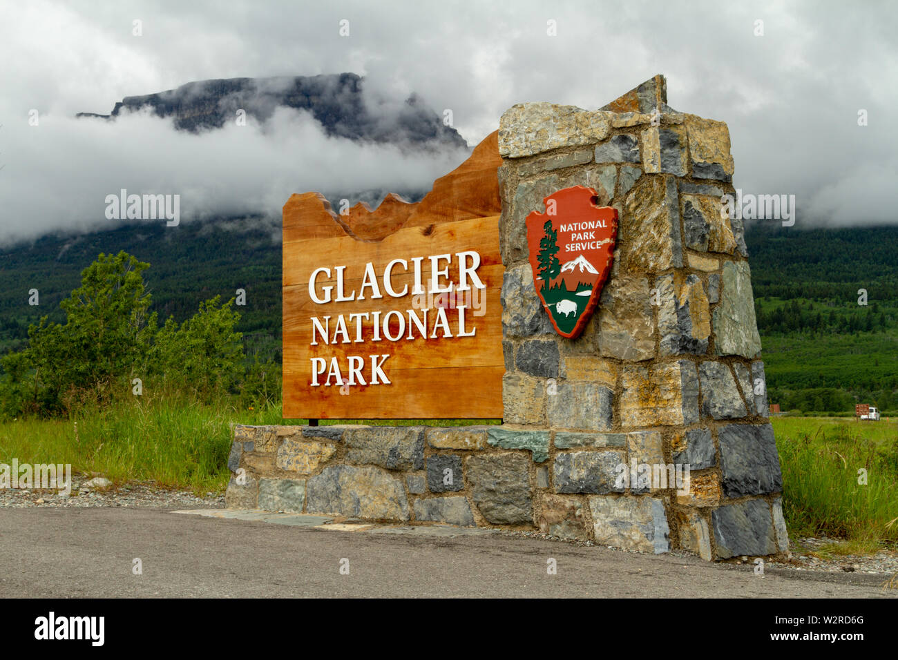 Glacier national park entrance sign hires stock photography and images