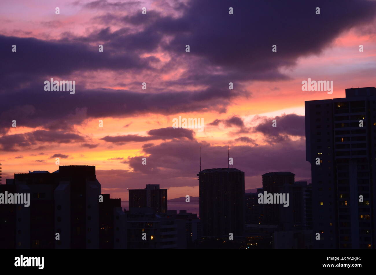 Hawaii sunset hi-res stock photography and images - Alamy