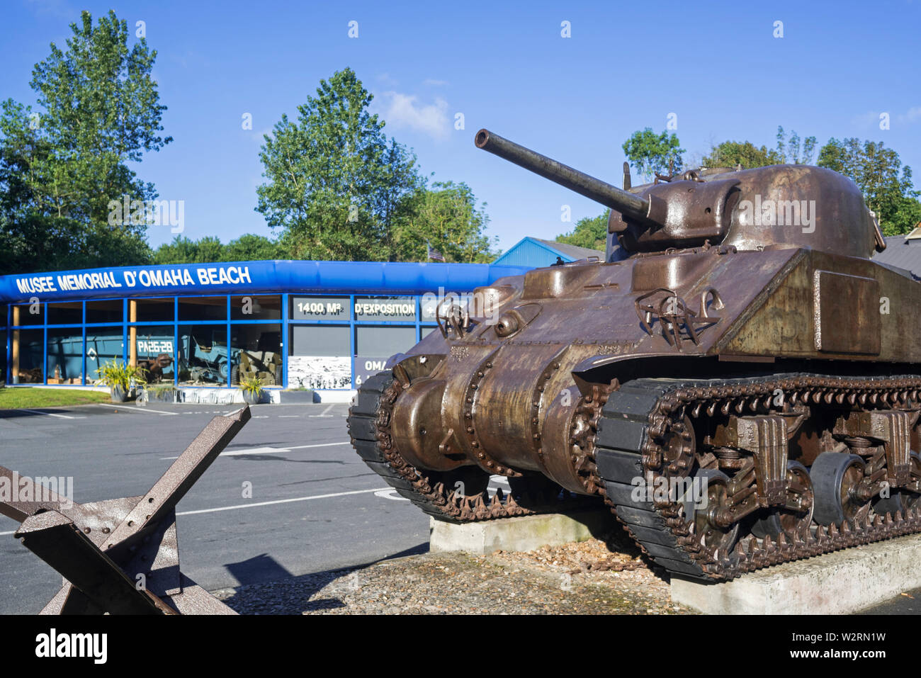 M4A4 Sherman Tank in front of the Musée Mémorial d'Omaha Beach museum, Saint-Laurent-sur-Mer, Normandy, France Stock Photo