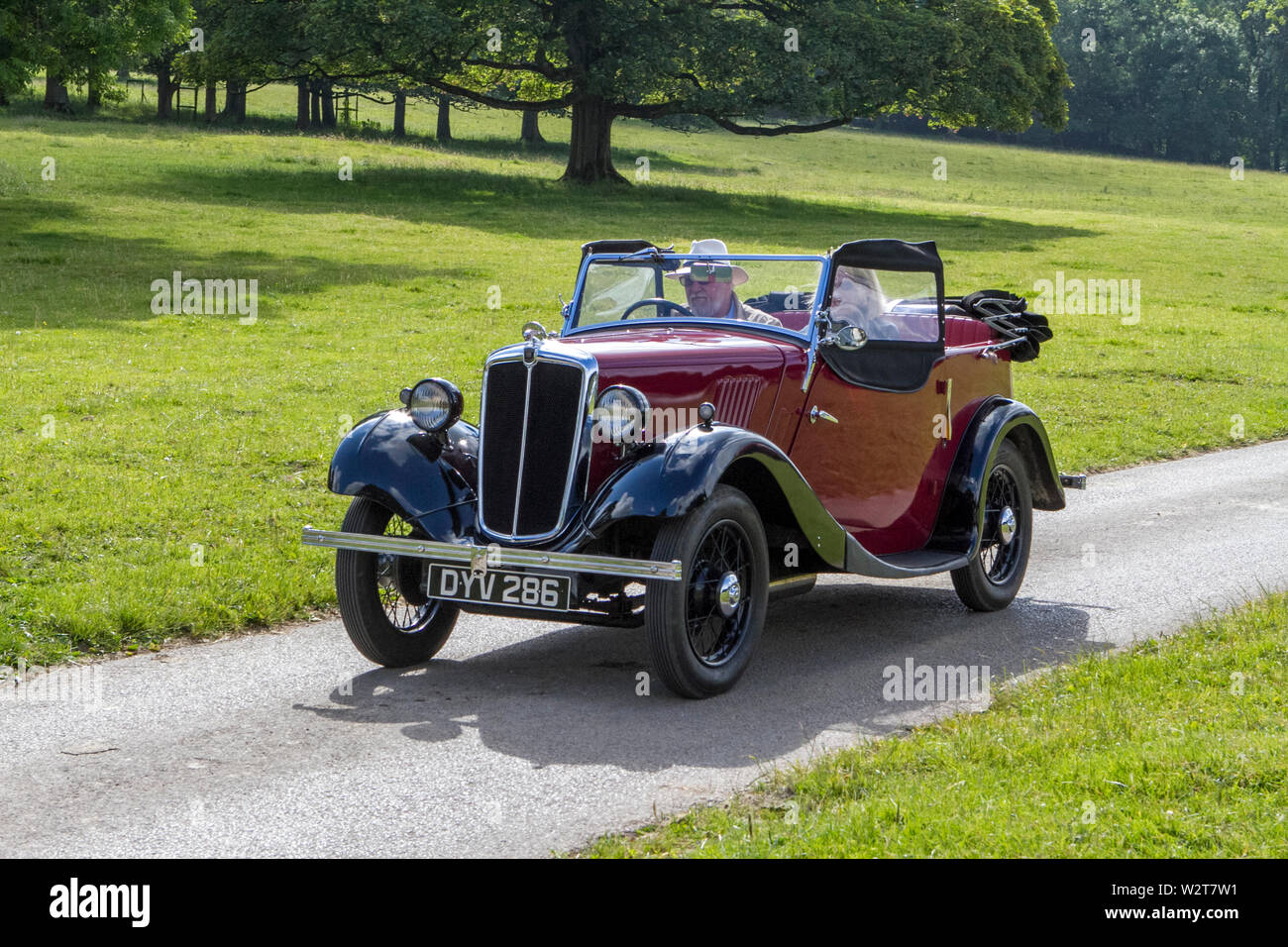 DYV286 morris open topped soft top Vintage classic restored historic vehicles cars arriving at the Leighton Hall car show in Carnforth, Lancaster, UK Stock Photo