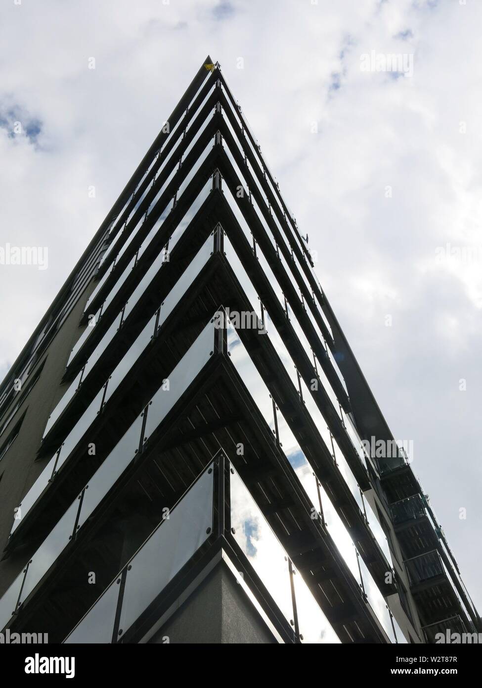Building looks like a ship hi-res stock photography and images - Alamy