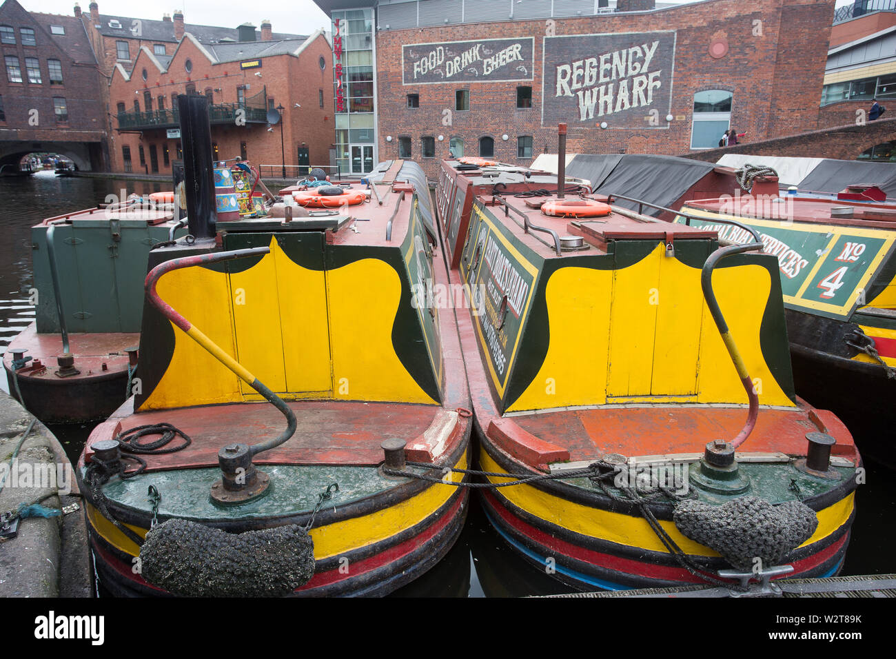 Birmingham Worcester Canal, Broad st area Stock Photo Alamy