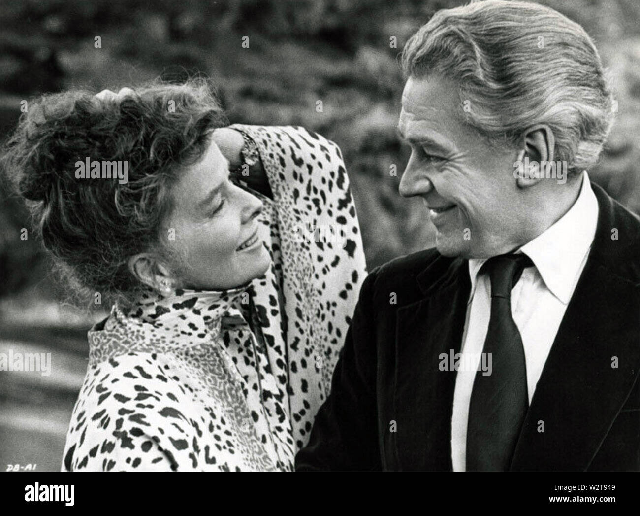 A DELICATE BALANCE 1973 AFT film with Katharine Hepburn and Paul Scofield Stock Photo