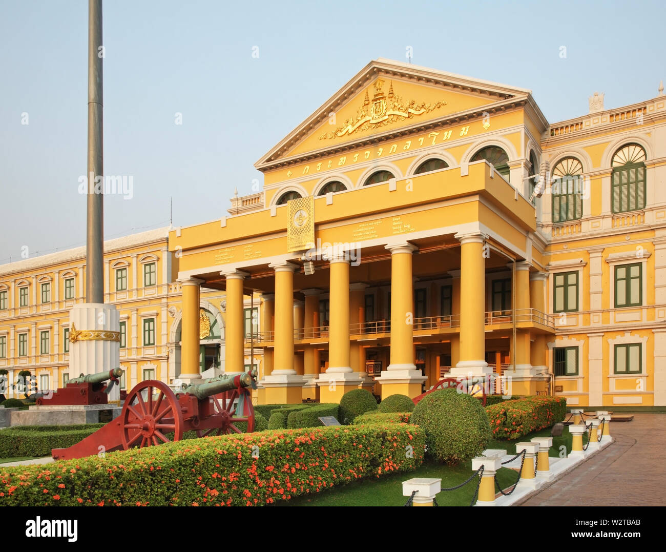 Ministry of defence thailand hi-res stock photography and images - Alamy