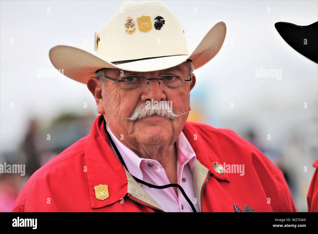 Adult senior man with white cowboy hat and glasses at Elks Club event  looking at camera Stock Photo - Alamy