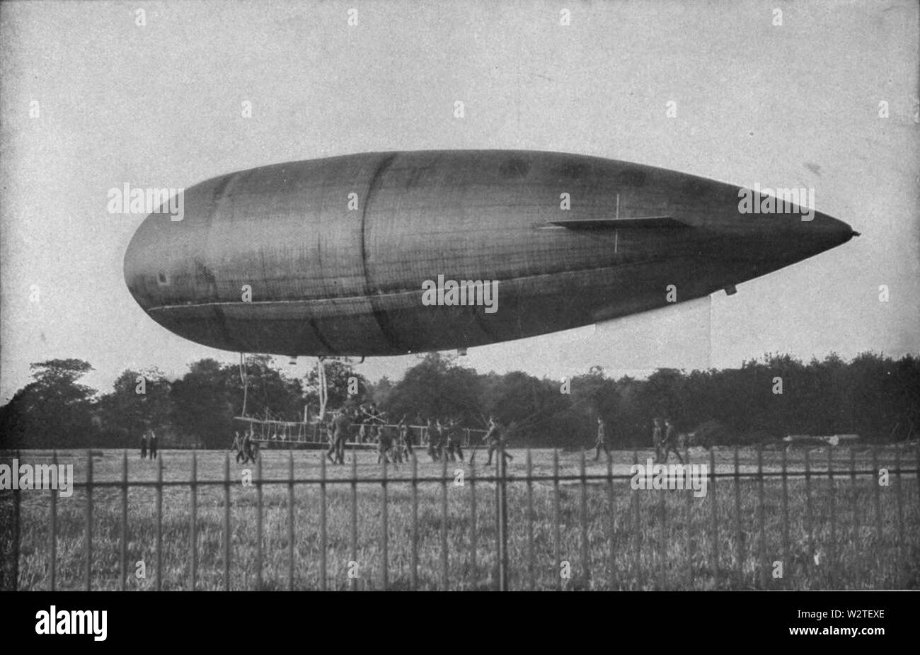 EB1911 Aeronautics Fig 3 British Army Dirigible Stock Photo Alamy