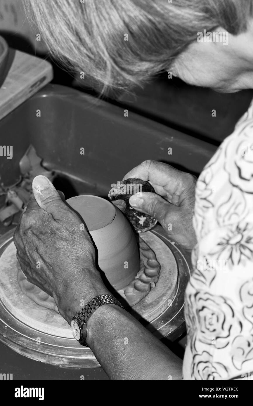 Potters Wheel Hands High Resolution Stock Photography and Images Alamy