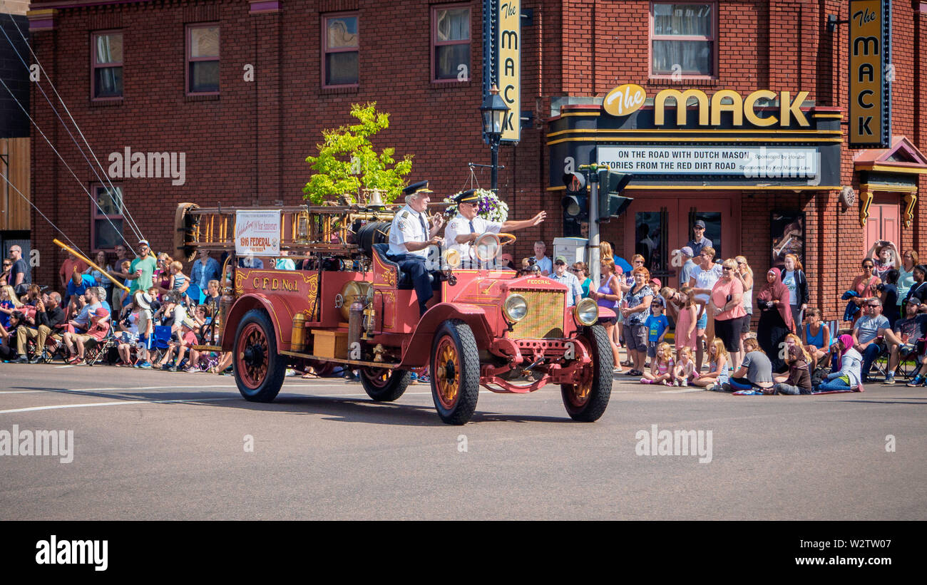 Antique fire truck hires stock photography and images Alamy