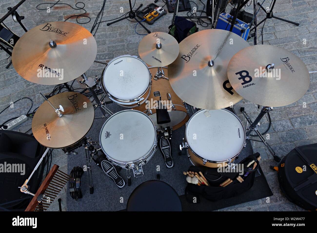 Set of music batteries, percussion, speakers, big speakers and a drummer's  hi-hat before a jazz concert Stock Photo - Alamy