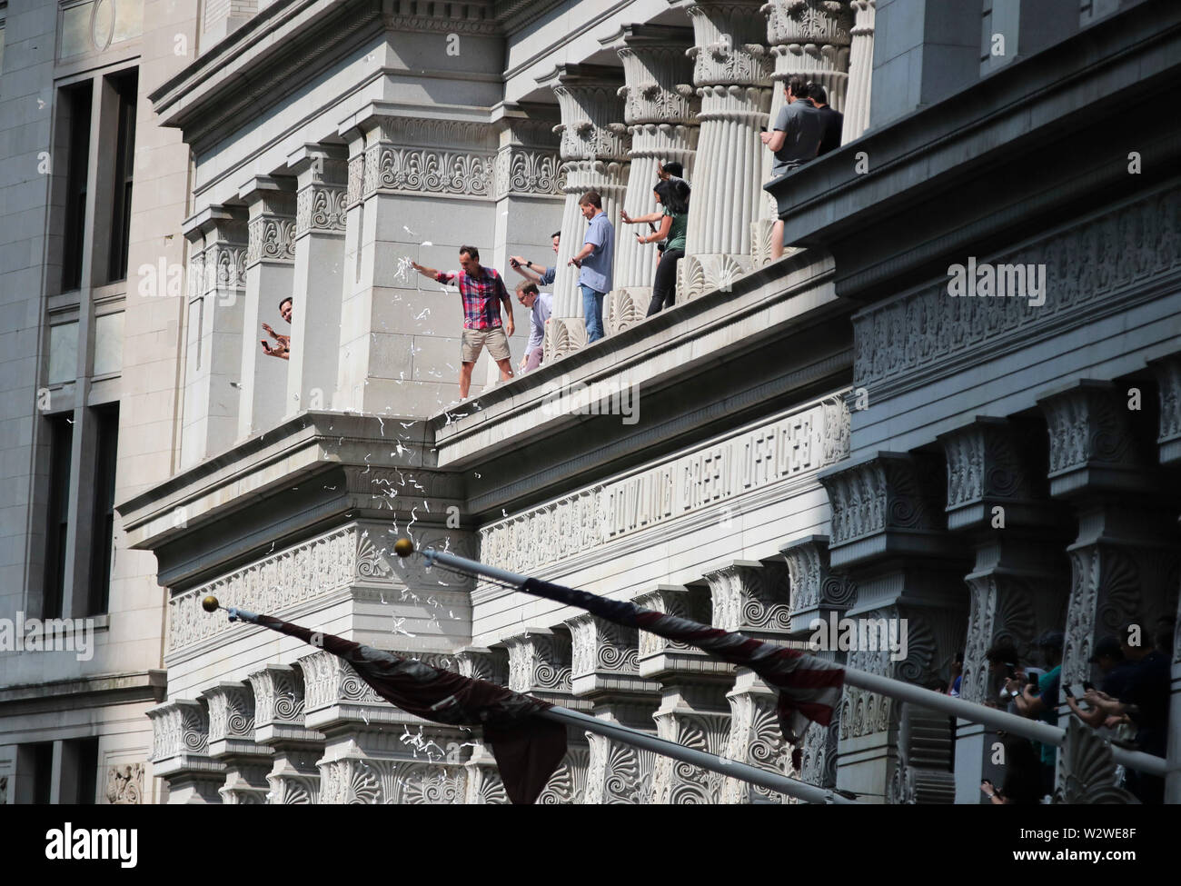 Ticker tape parade hires stock photography and images Alamy