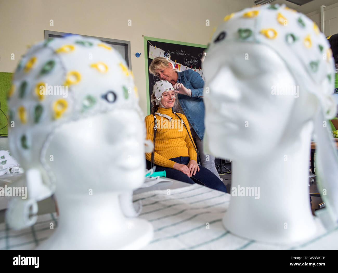 Distraction test hi-res stock photography and images - Alamy - World Distraction Tests