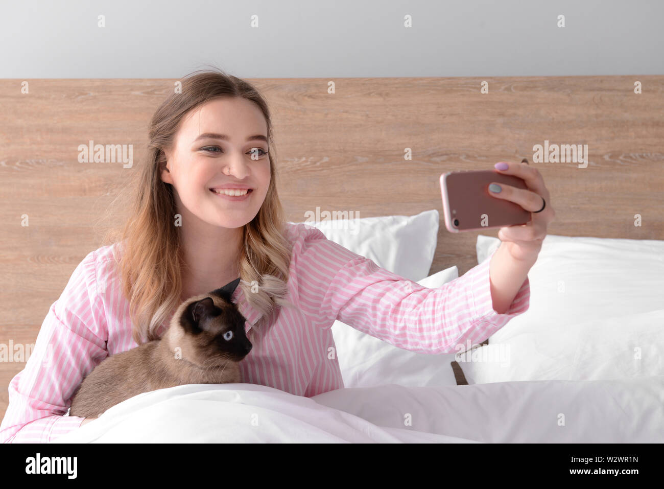 Cute Rahi Young thai people taking selfie hi-res stock photography and images - Alamy
