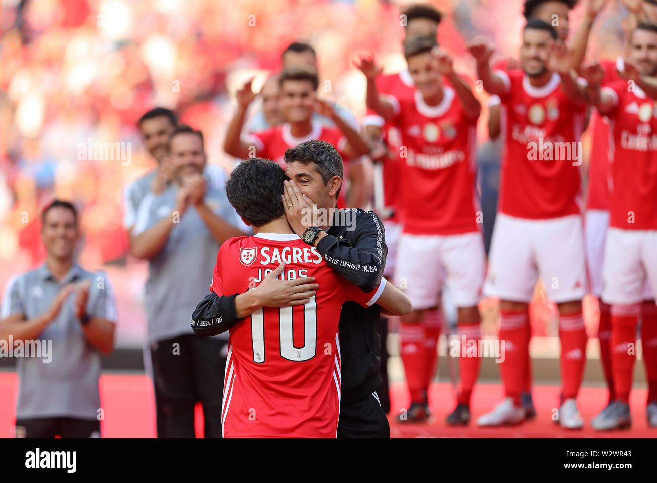 Lisbon, Portugal. 10th July, 2019. Jonas Gonçalves Oliveira of SL Benfica talks to Coach Bruno Lage of SL Benfica during the Pre-Season football match 2019/2020 between SL Benfica vs Royal Sporting Club Anderlecht.(Final score: SL Benfica 1 - 2 Royal Sporting Club Anderlecht) Credit: SOPA Images Limited/Alamy Live News Stock Photo