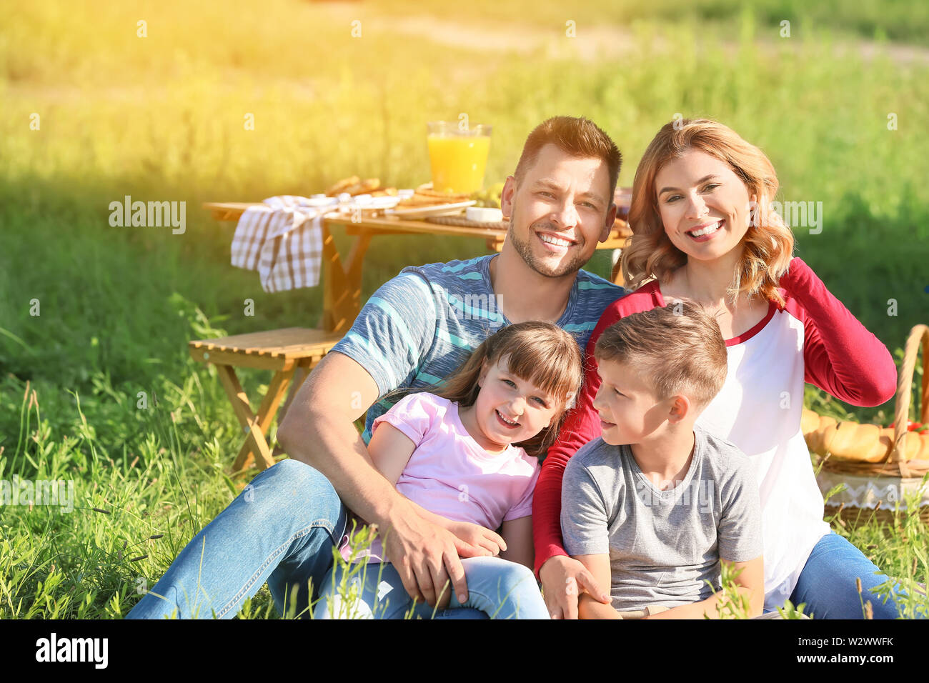 Brother sister enjoy picnic hi-res stock photography and images - Alamy