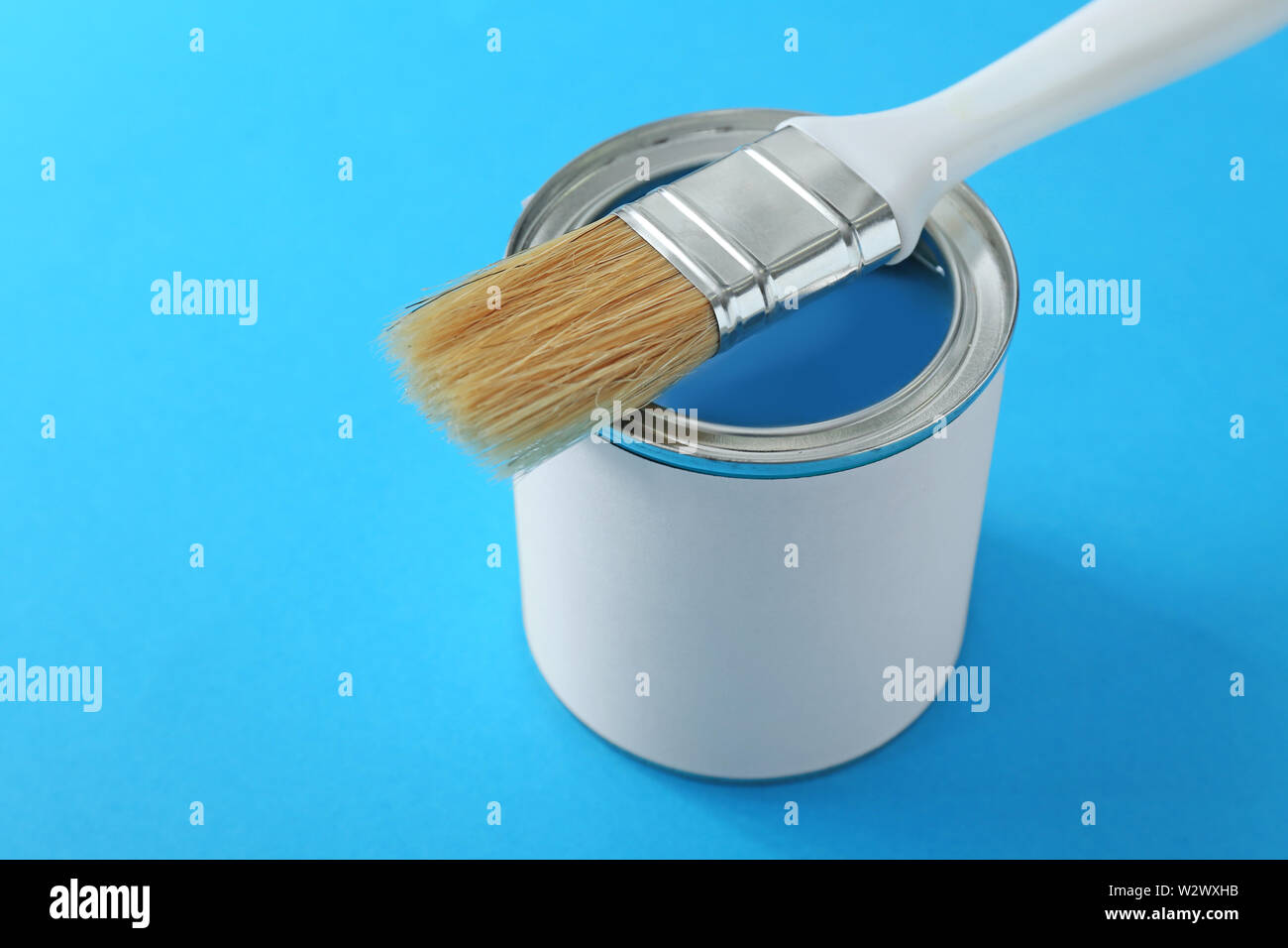 Can of paint and brush on color background Stock Photo Alamy