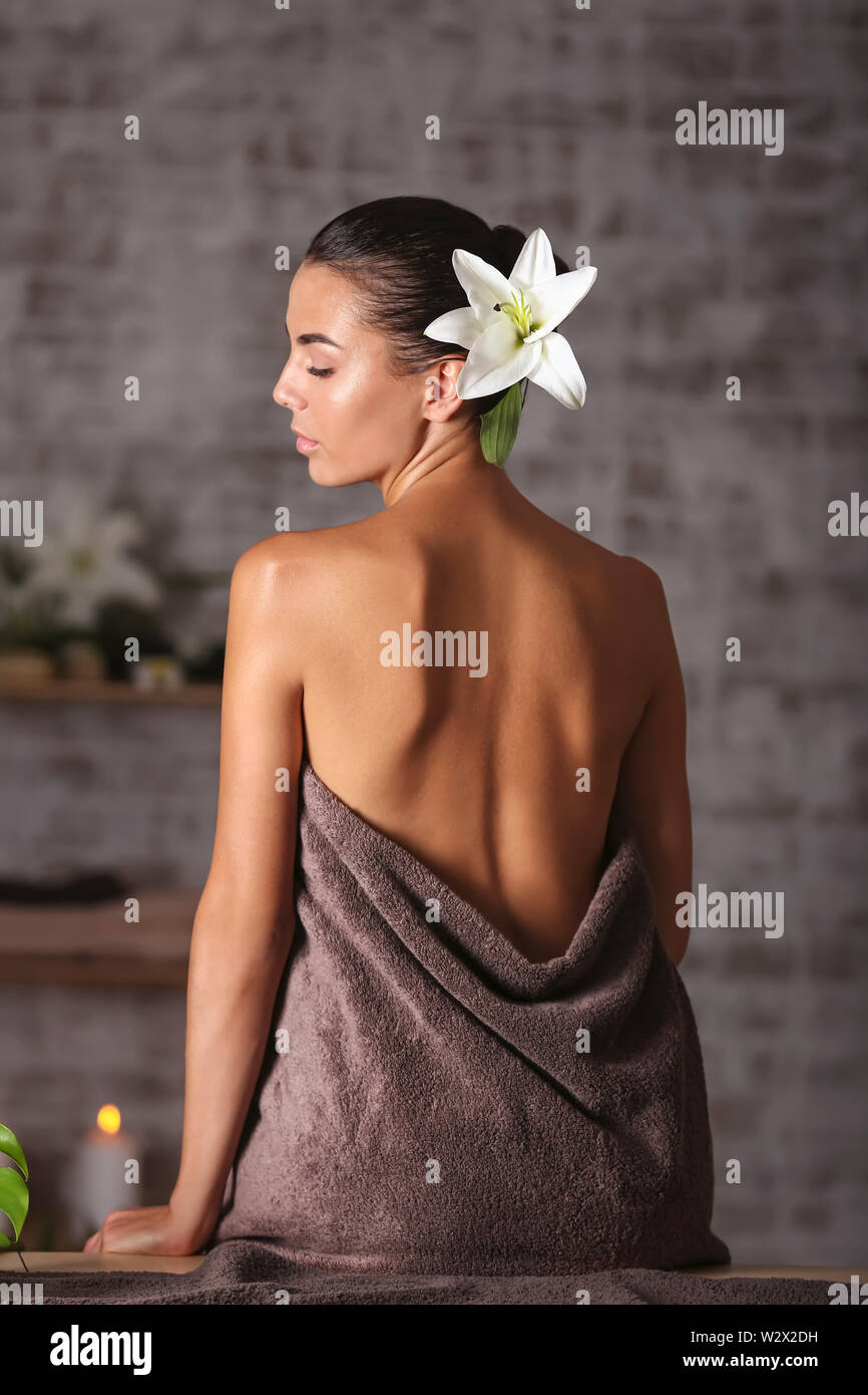 Beautiful young woman relaxing in spa salon Stock Photo - Alamy