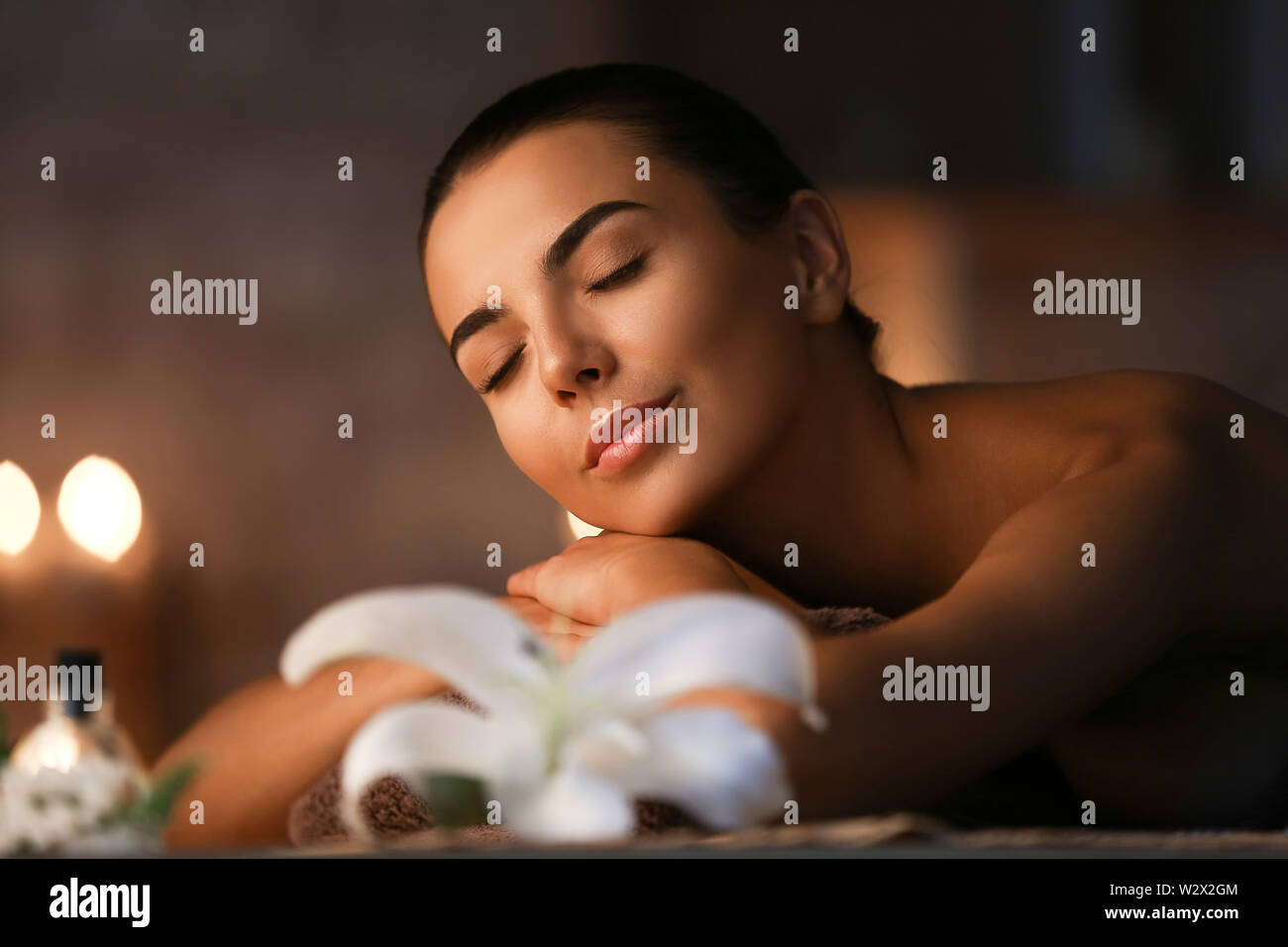 Beautiful young woman relaxing in spa salon Stock Photo - Alamy