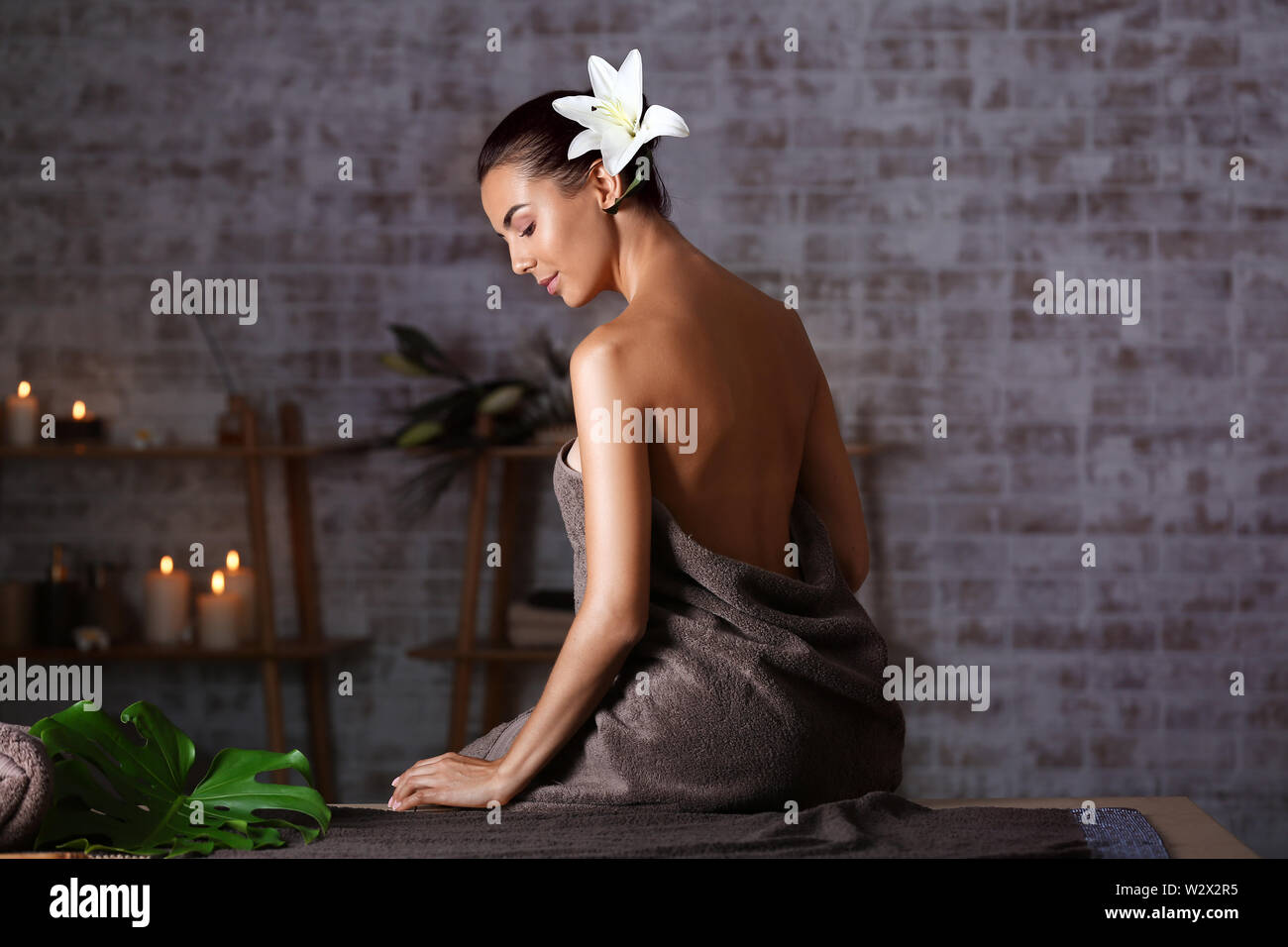 Beautiful young woman relaxing in spa salon Stock Photo - Alamy
