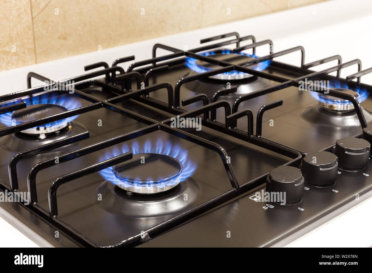 Gas burner on a black modern kitchen stove Stock Photo - Alamy