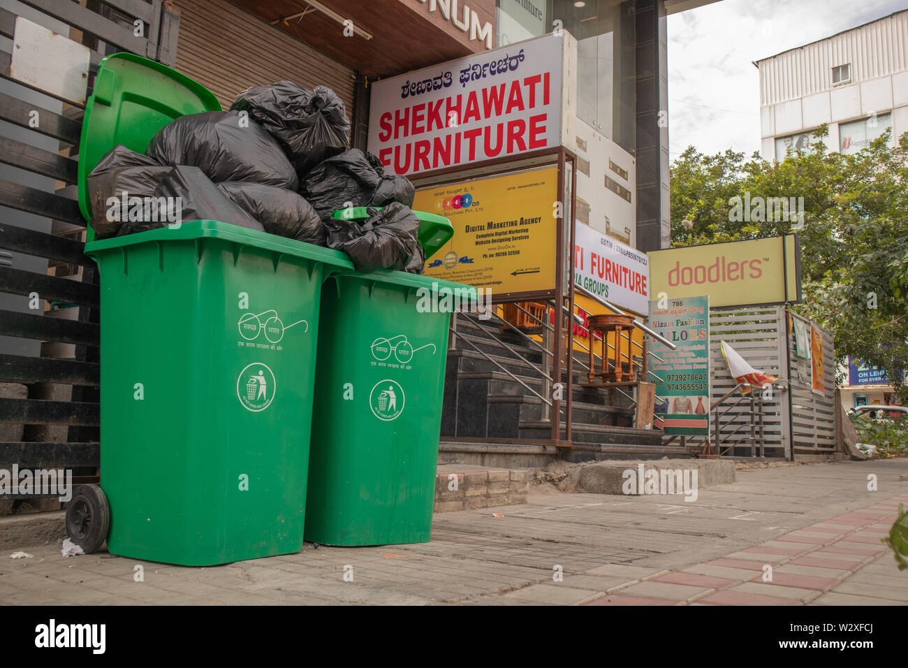 https://c8.alamy.com/comp/W2XFCJ/bengaluru-india-june-27-2019-green-big-trash-box-with-swachh-bharat-printed-on-them-green-litter-located-on-the-road-side-of-the-bengalore-W2XFCJ.jpg