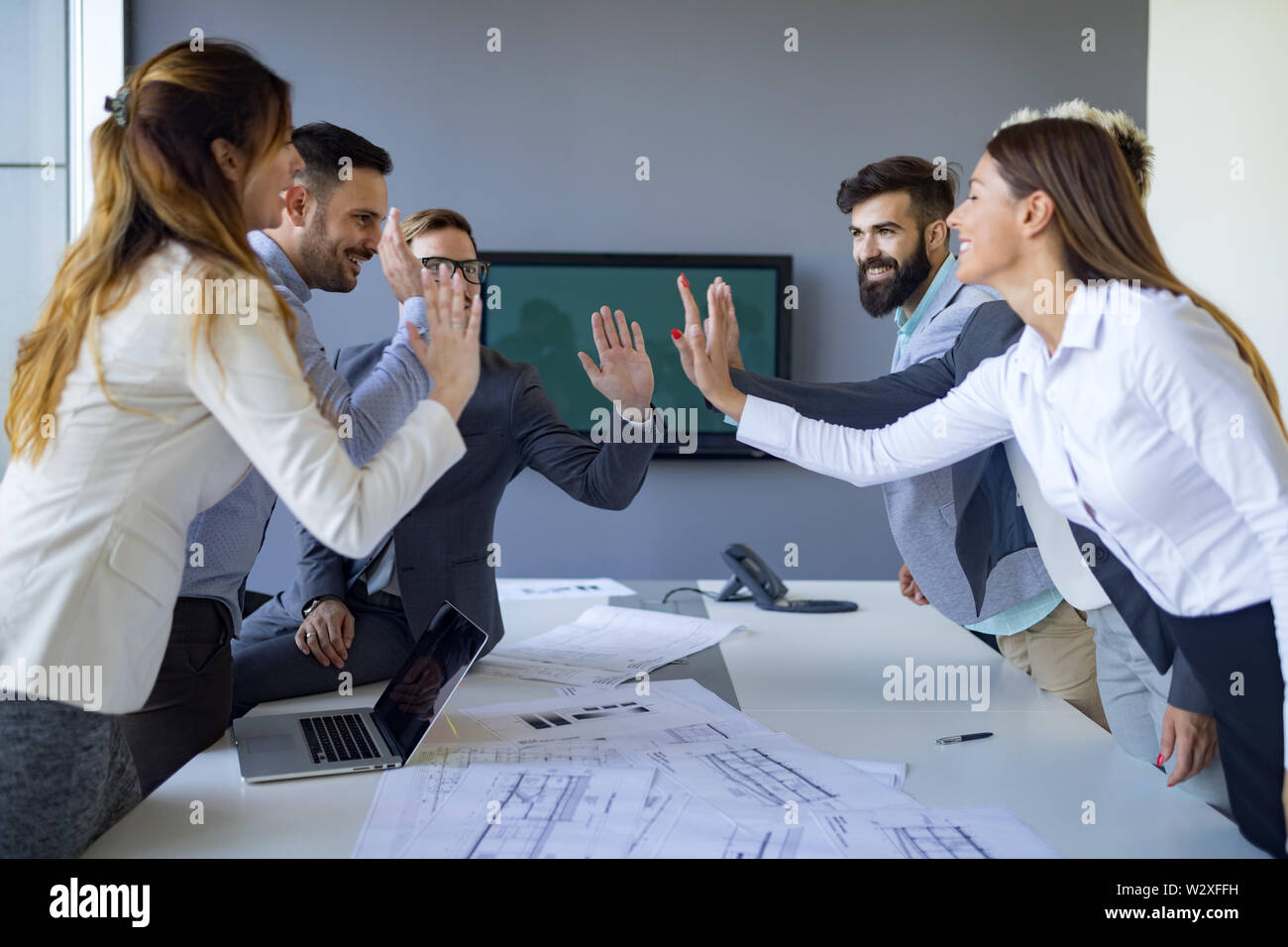 Architect together. Команда архитекторов офис. Архитектор и тим лид это разное?. Команда архитекторов мозговой штурм. Архитектор профессия.