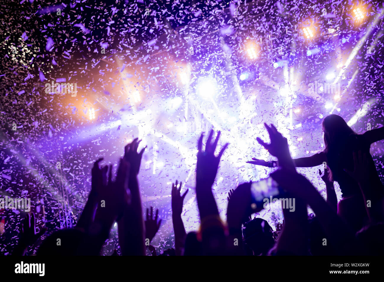 Night club crowd confetti hi-res stock photography and images - Alamy