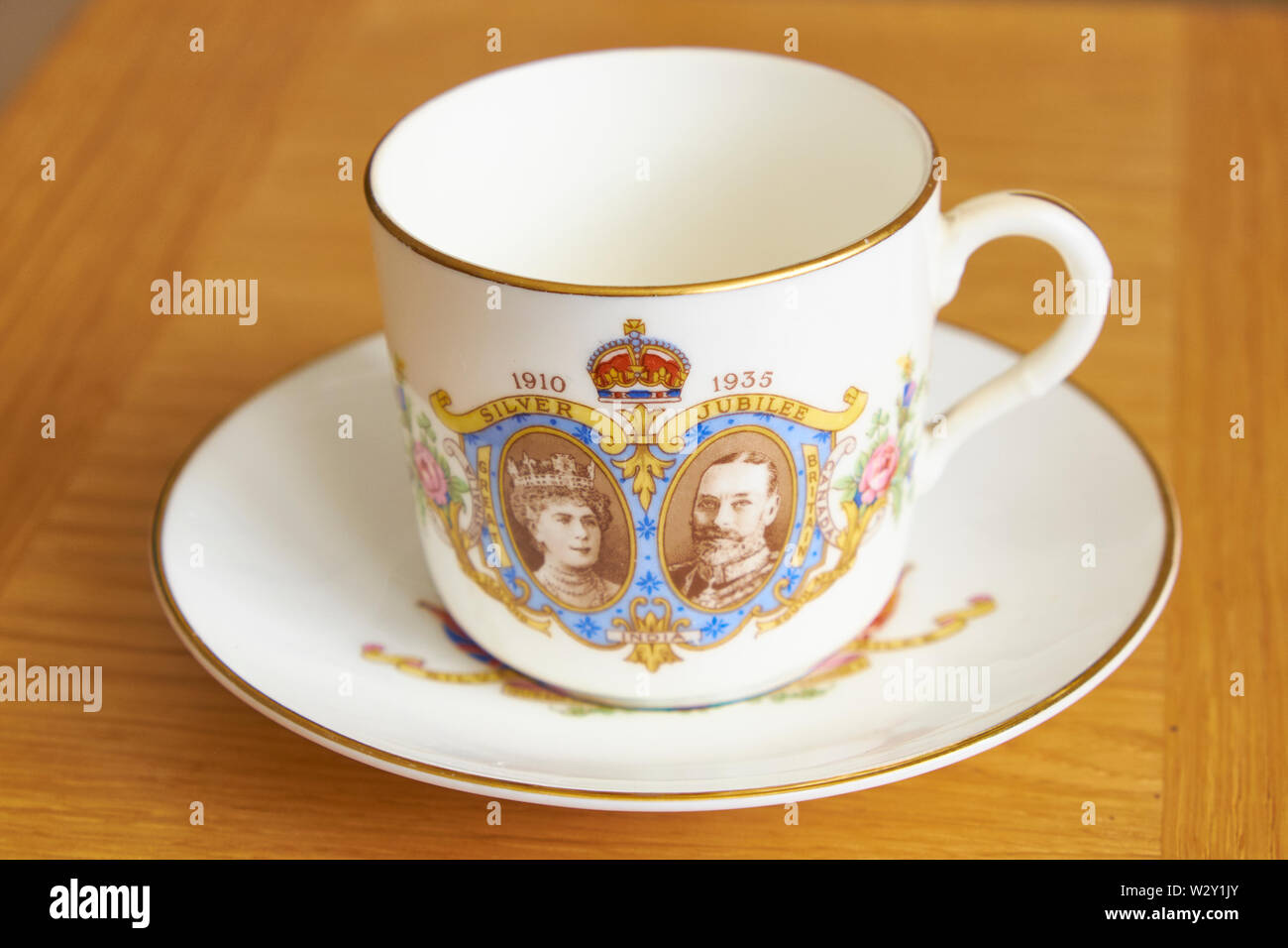Silver Jubilee 1910 1935 King George V and Queen Mary tea cup and saucer Stock Photo