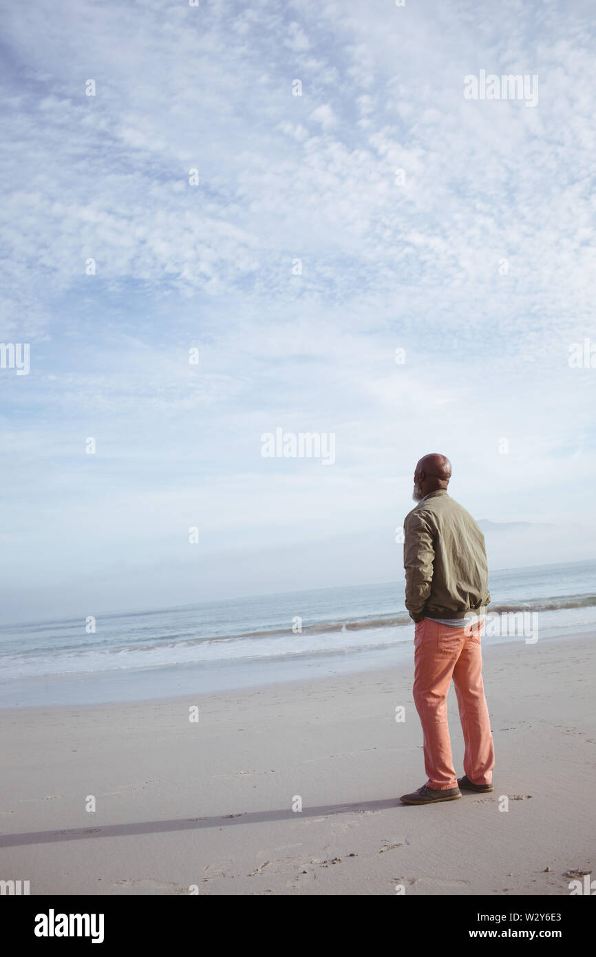 African american man standing hi-res stock photography and images - Alamy