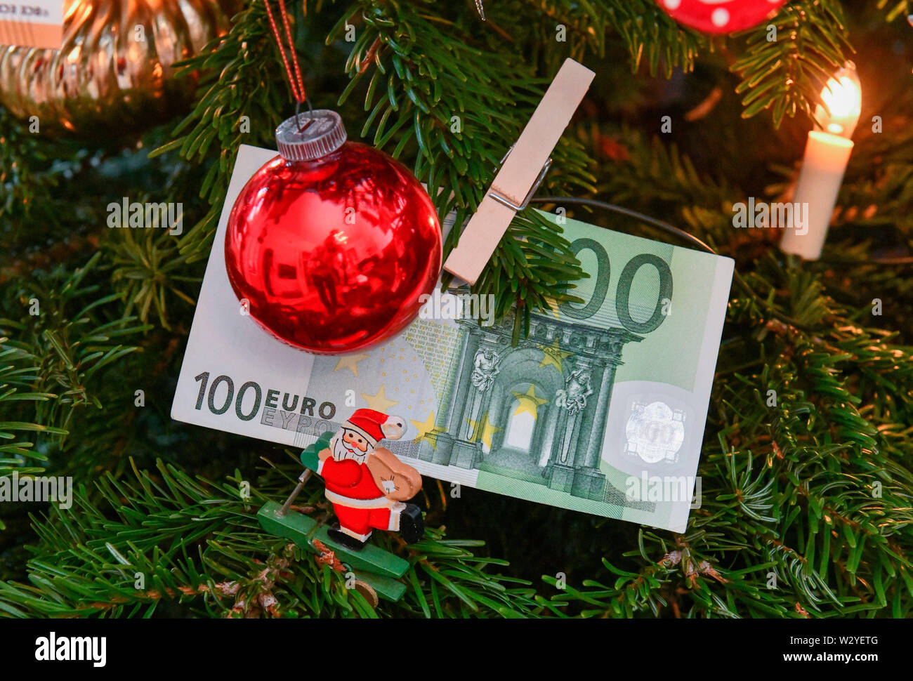 christmas tree, donation, gift of money Stock Photo Alamy