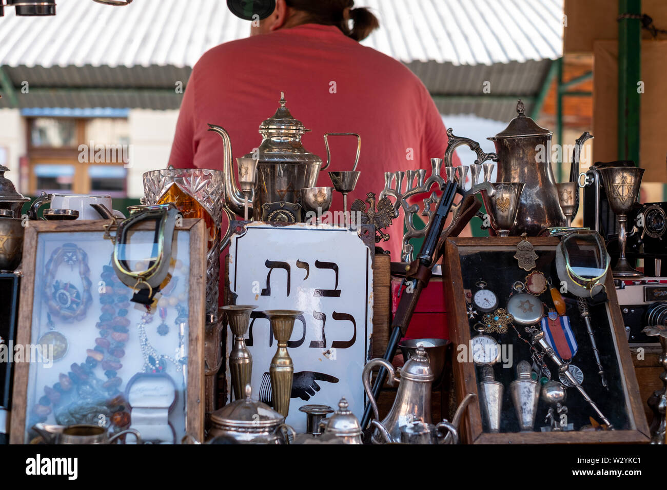 Market stall catering to tourists, selling Judaica and vintage items of Jewish interest, in New Square, in Kazimierz, Krakow, Poland Stock Photo