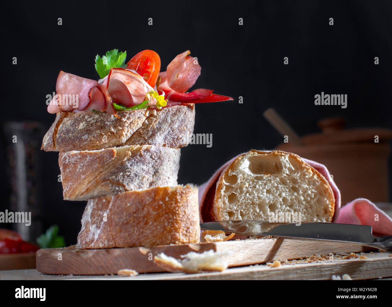 Breadtime hi-res stock photography and images - Alamy
