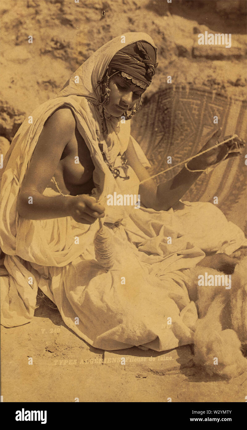 Neurdein-algerian woman spinning wool-afr07 Stock Photo