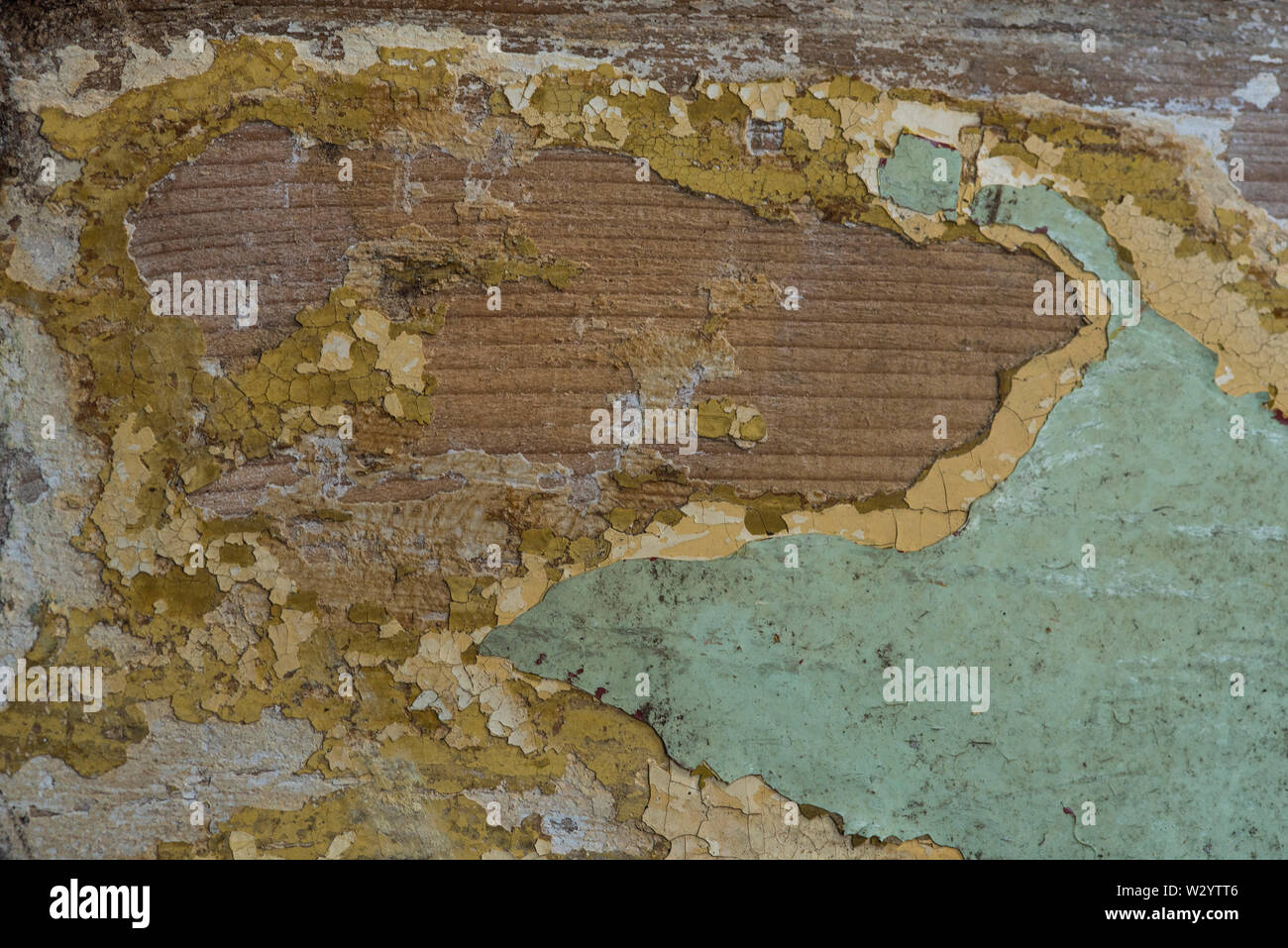 Timber Flaking Cracked and flaking painted wood Stock Photo - Alamy