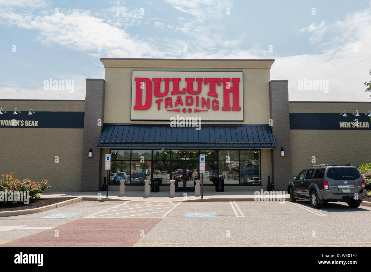 King of Prussia, PA - July 2, 2019: Duluth Trading Company retail clothing  store specializes in comfortable clothing for men and women Stock Photo -  Alamy