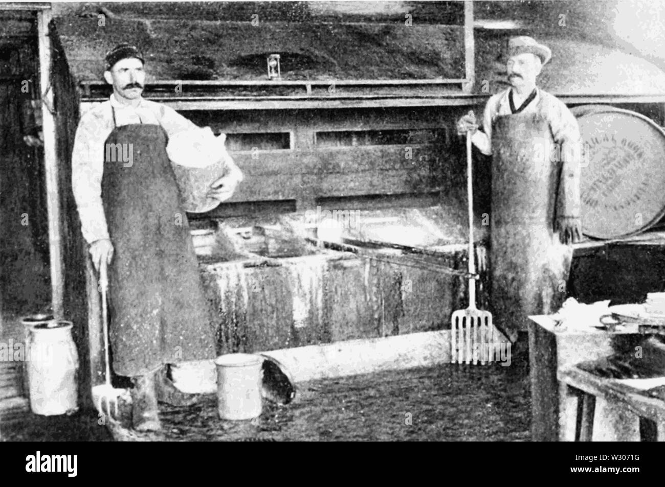 Gun cotton hires stock photography and images Alamy